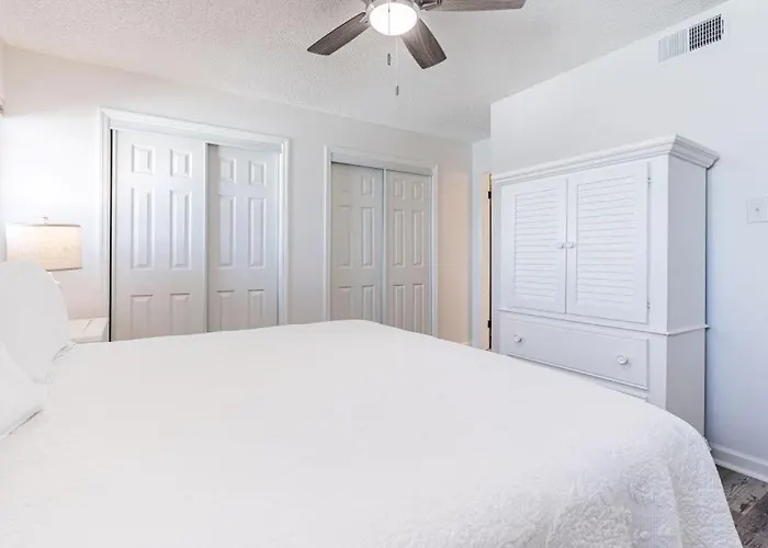 Apartment Summerhouse West 102a By Youngs Suncoast