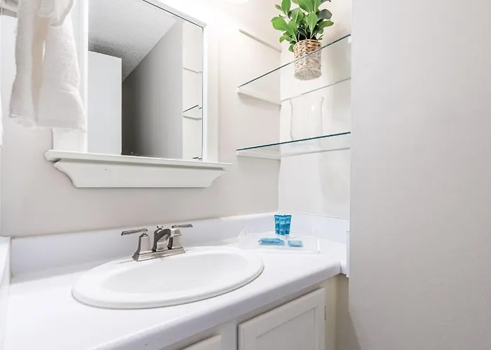 Apartment Summerhouse West 102a By Youngs Suncoast